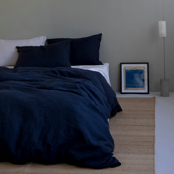 LINEN FITTED SHEET, NAVY