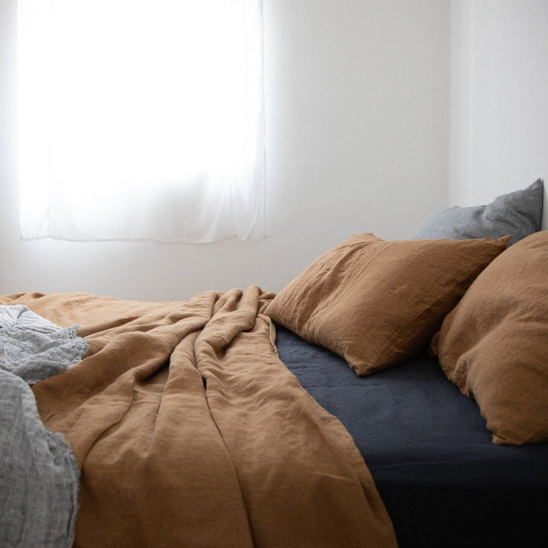 LINEN FITTED SHEET, NAVY