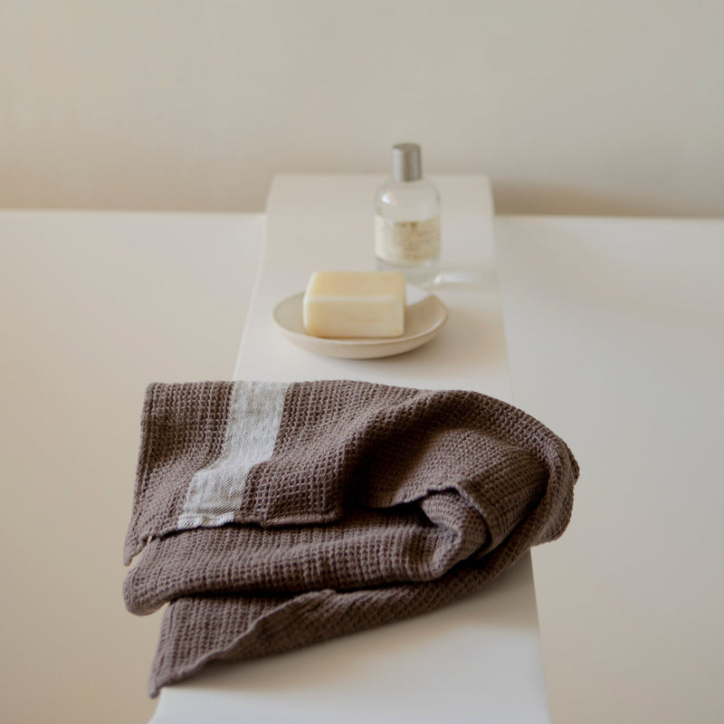 PIQUE HAND TOWEL, BROWN