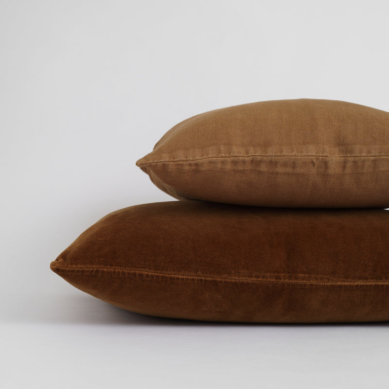 VELVET DECO PILLOWS, TABAC